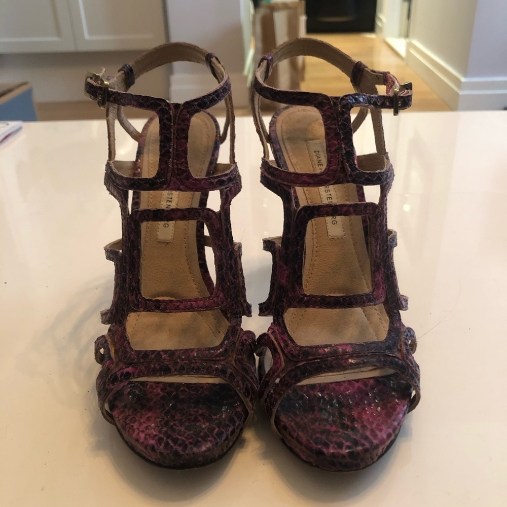 Diane von Furstenberg snakeskin patterned sandals!